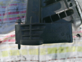 BMW 2,0D B47 těleso olejového filtru 70568660 - 3