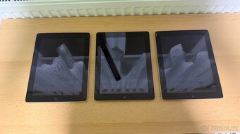 3x iPad 3 a 2. Generace - 3