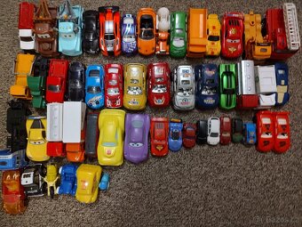 Hot wheels a další autíčka - 3
