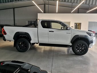 Toyota Hilux Extra Cab 2.8 D-4D Invincible 4x4 - ZÁRUKA - 3