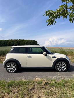 MINI Cooper S R56 – Malý ďábel s velkým srdcem 🏁 - 3