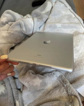 iPad 32gb 8. Generace - 3