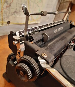 Funkční psací stroj GRANTA Model 90 z roku 1943 - 3