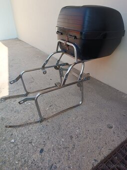 Univerzální držák kufrů nebo brašen na motorku - 3