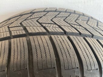 255/40 r20 - 3