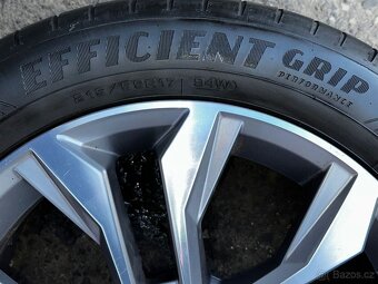 Original ALU kola VW Soho 17" 7J ET40 letní pneu 215/55/R17 - 3