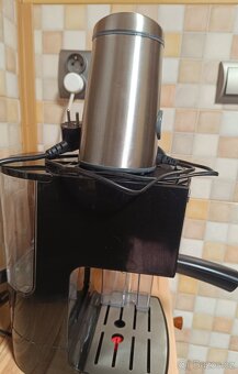 Pákový kávovar Sencor a Mlejnek na kávu - 3