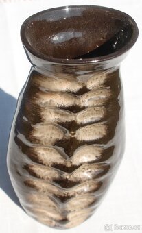 tři vázy: hnědá 26 cm, skleněná 41 cm, žlutá 28 cm, bez deko - 3