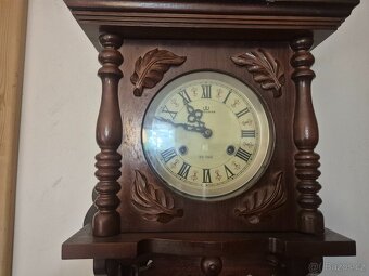 Zajímavě zdobené nástěnné hodiny – krásný design, funkční - 3