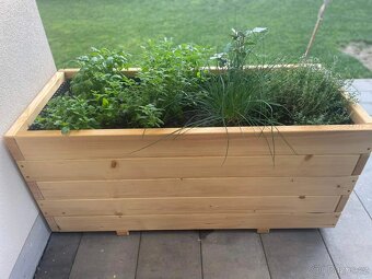Vyvýšené záhony a truhlíky ze dřeva - 4 cm tlusté fošny - 3