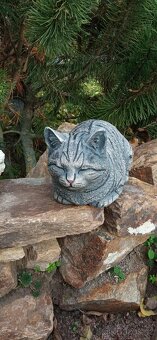 Zahradní dekorace- Dřímající kočka 2 - 3