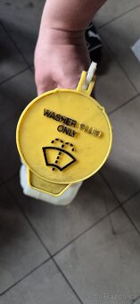 Nádoba ostřiků - Chrysler 300c - 3