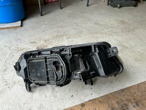prodam predni leve svetlo audi a6 4f - 3