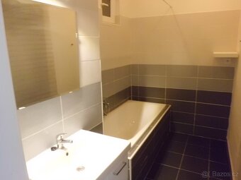 GARSONKA 30 m2 k pronájmu - 3