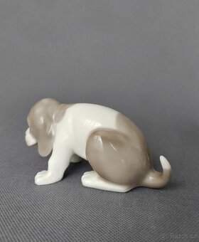 Sedící a smutný porcelánový figurky štěňata Bígl styl Lladro - 3