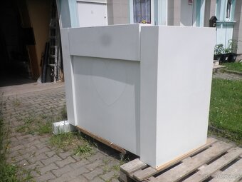 Prodejní pult v bílé barvě - 3