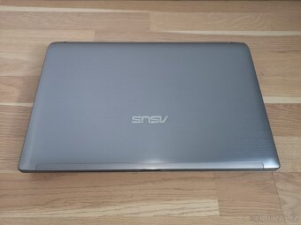 Čtyřjádrový notebook Asus N53S, 2 GB grafika - 3
