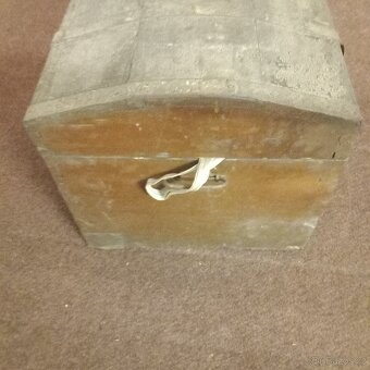 Dřevěná truhla. - 3