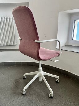 kancelářská židle IKEA Langfjall -  růžová - 3
