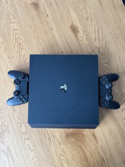PlayStation 4 - 1TB + 2 ovladače - 3