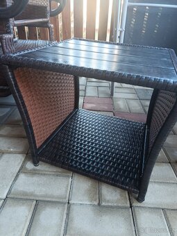 Zahradní stolek z umělého ratanu - 3