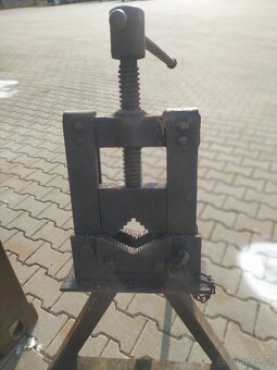 Svěrák na trubky - 3