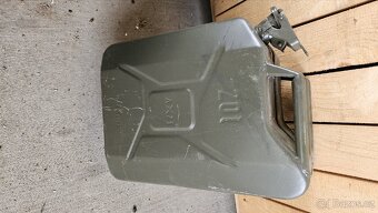 Kanystr vojenský 20l - 3