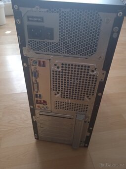 Stolní PC+ herní klávesnice myš - 3