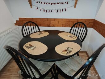Kulatý stůl a 4 židle - 3