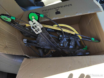 BMW E46,combi, sedan, zadní madlo kufru+světýlka - 3