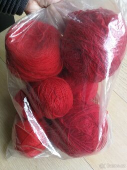 Pletací příze červené - 3