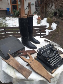 Psací stroj, boty, dekorace atd. - 3