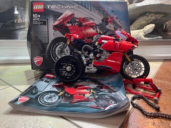 LEGO TECHNIC MOTORKA DUCATI - 3