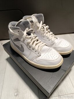 Jordan 4 Nike - 3