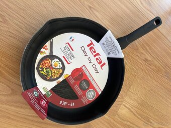 Nová pánev Tefal 28cm - 3