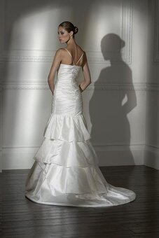 Hedvábné svatební šaty Pronovias - 3