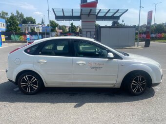 Ford Focus MK2 Hatchback - 3