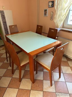 Stůl a šest židlí - 3