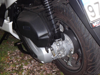 prodam hondu p.c.x.125 ccm,rok 2023 najeto 5500km. - 3