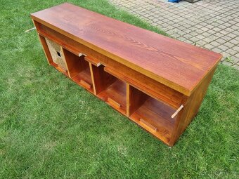 Závěsná skříňka pod TV z masivu - buk - 3