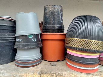 Plastové květináče - 3