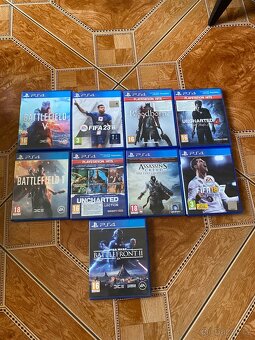 Bílý PlayStation 4 Slim + 9 her - 3