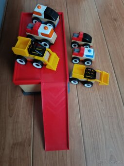 Garáž Ikea+ autíčka - 3