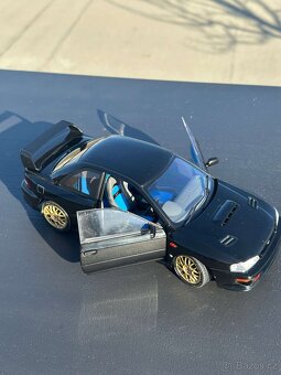 SUBARU zberatelsky model v mierke 1:18. - 3