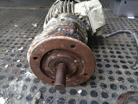 Elektro motor s převodovkou - 3