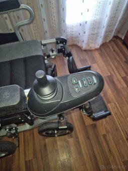 Invalidní elektrický vozík - 3
