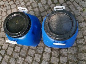 Kanystry plast 20Ltr. Bílé a modré za 60Kč, 15Ltr. 50Kč. PM - 3