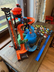 Hot Wheels automyčka s aligatorem - 3