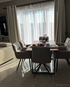 jídelní set – masivní stůl + 6 polstrovaných židlí - 3