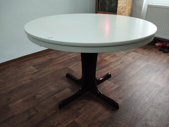 Rozkládací kulatý stůl se židlemi - 3